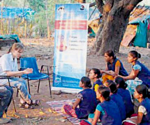 आदिवासी मुली बोलणार परदेशीभाषा